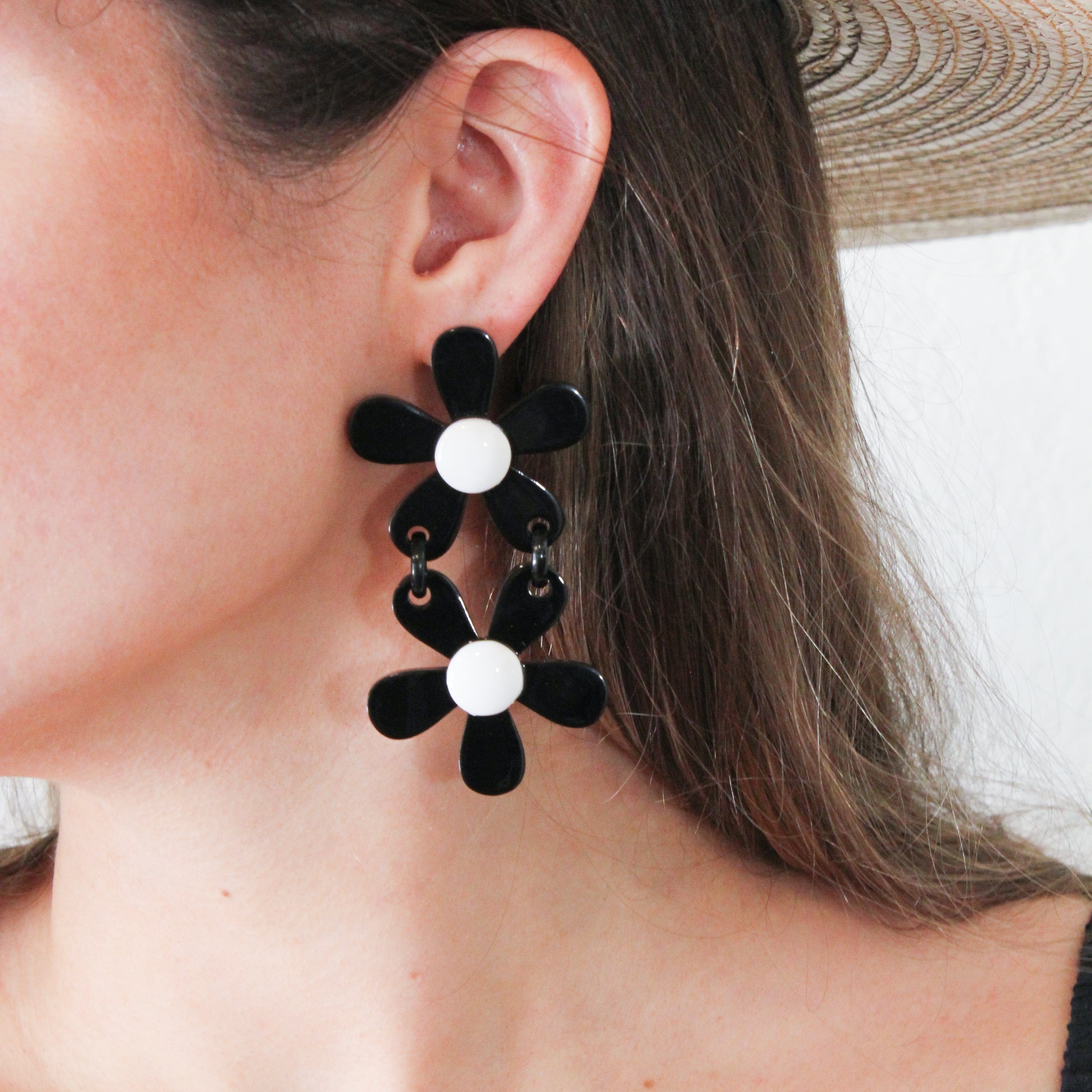 The Sensitive White Flower Earrings – Stylish Looks